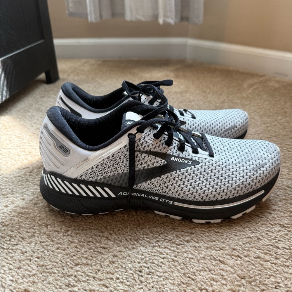 Brooks Men's Gray and Black Athletic Shoes